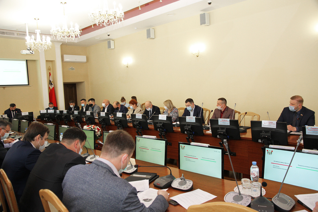 Депутаты горсовета рассмотрели отчёты о результатах деятельности главы Смоленска и работы администрации города