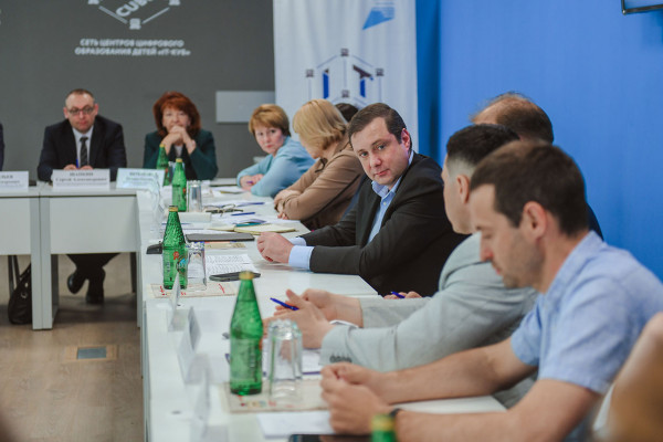 Алексей Островский провел «пилотное» заседание Клуба стратегических инициатив Смоленской области