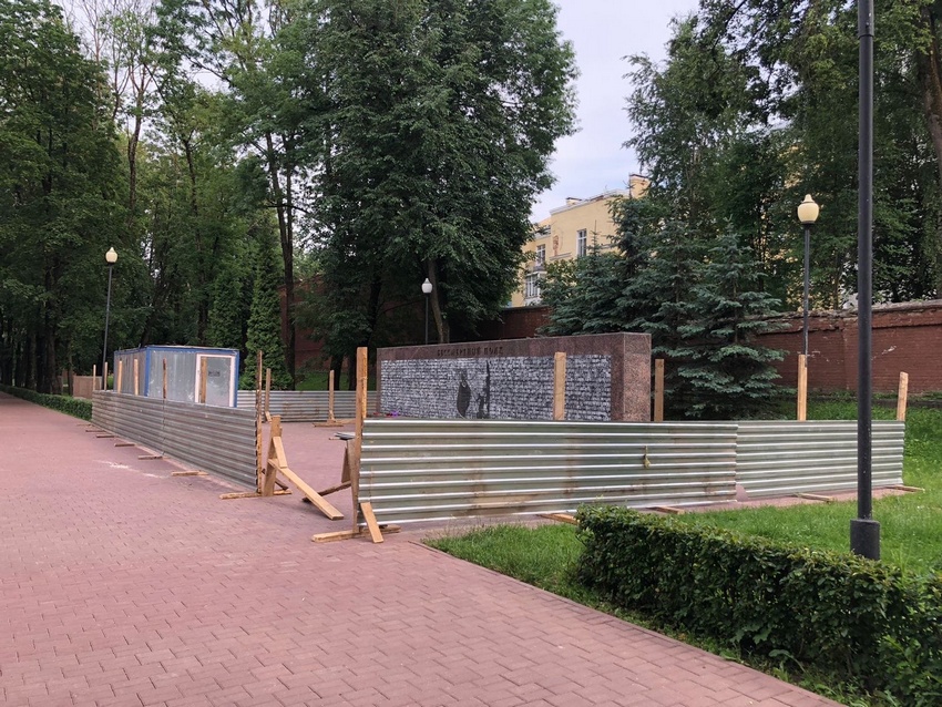 В Смоленске в Сквере Памяти Героев появятся дополнительные секции мемориального панно