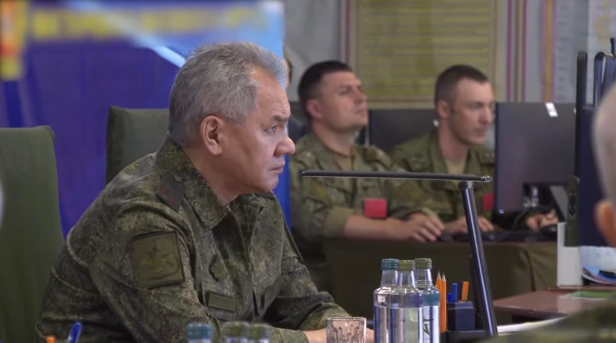 Сергей Шойгу проинспектировал задействованную на Украине группировку «Восток»