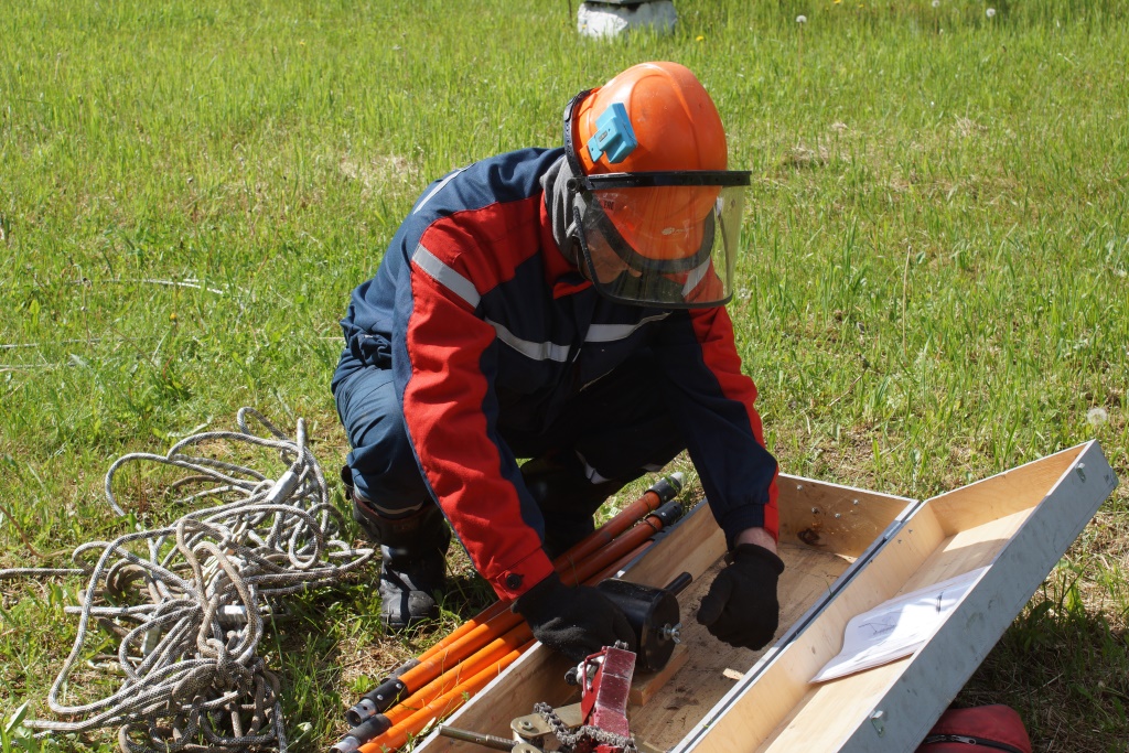 Энергетики Смоленскэнерго проводят ремонт подстанции «Мазальцево»