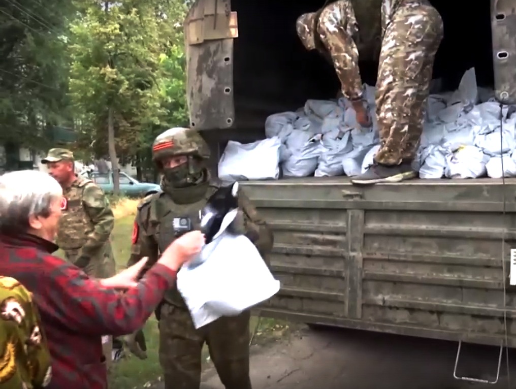 Российские военные доставили очередную партию гуманитарной помощи в Луганскую народную республику