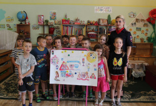 В городе Рославль дошкольники создают «Галерею детской дорожной безопасности»