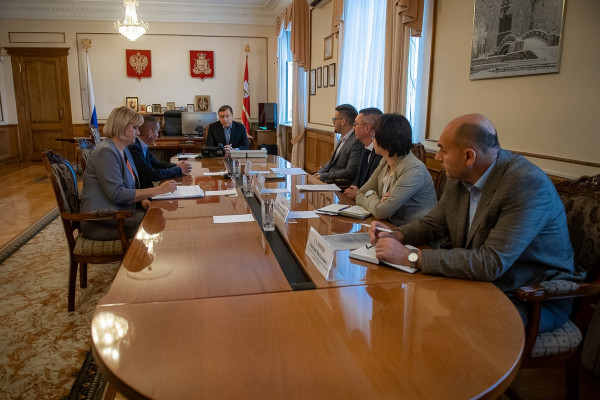 Губернатор провел совещание по передаче полномочий администрации Смоленска по ремонту дорог на уровень области