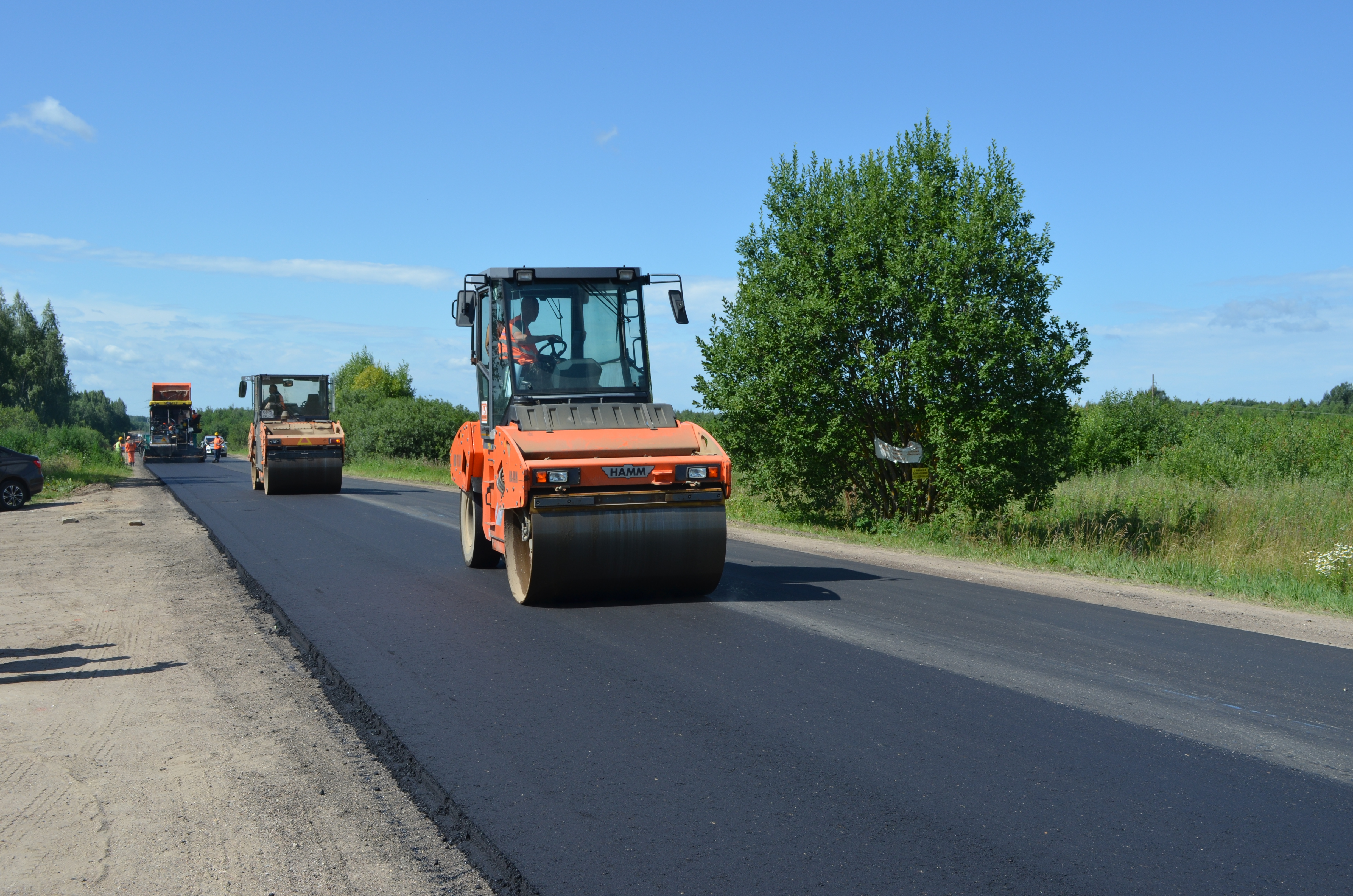 Благодаря нацпроекту ремонтируют дороги, соединяющие населенные пункты Смоленской области 