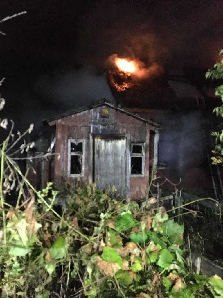 В Рославле хозяин загоревшегося дома получил сильные ожоги