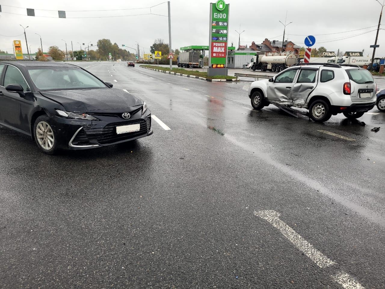 В Смоленской области в результате ДТП пострадала водитель кроссовера