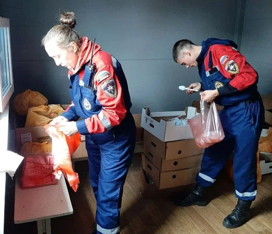 Волонтеры развернули штаб возле Керченской паромной переправы