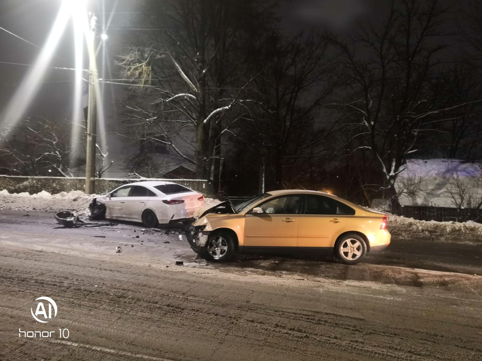 В Смоленске в результате ДТП пострадала пассажир «Hyundai Sonata»