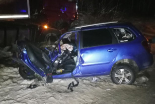 В Смоленской области после ДТП с большегрузом пострадал водитель легкового автомобиля