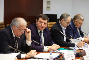 Смоленский парламентарий выступил с инициативой на заседании Комиссии Совета законодателей России
