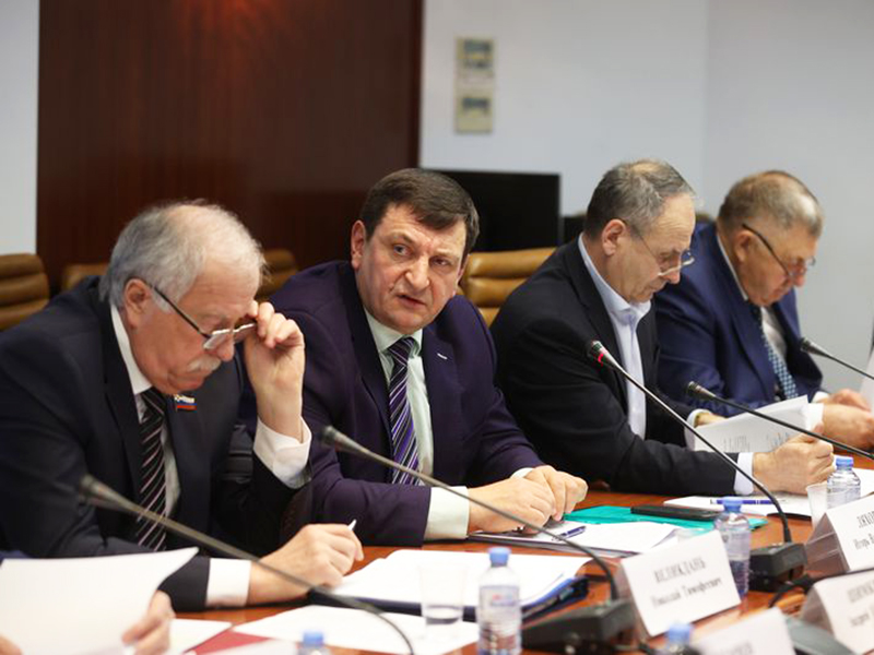 Смоленский парламентарий выступил с инициативой на заседании Комиссии Совета законодателей России