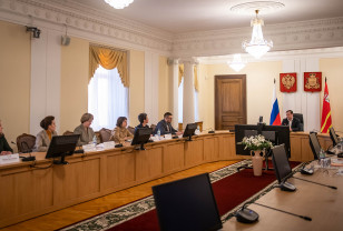 Алексей Островский провел совещание по вопросу предоставления служебных квартир смоленским медикам