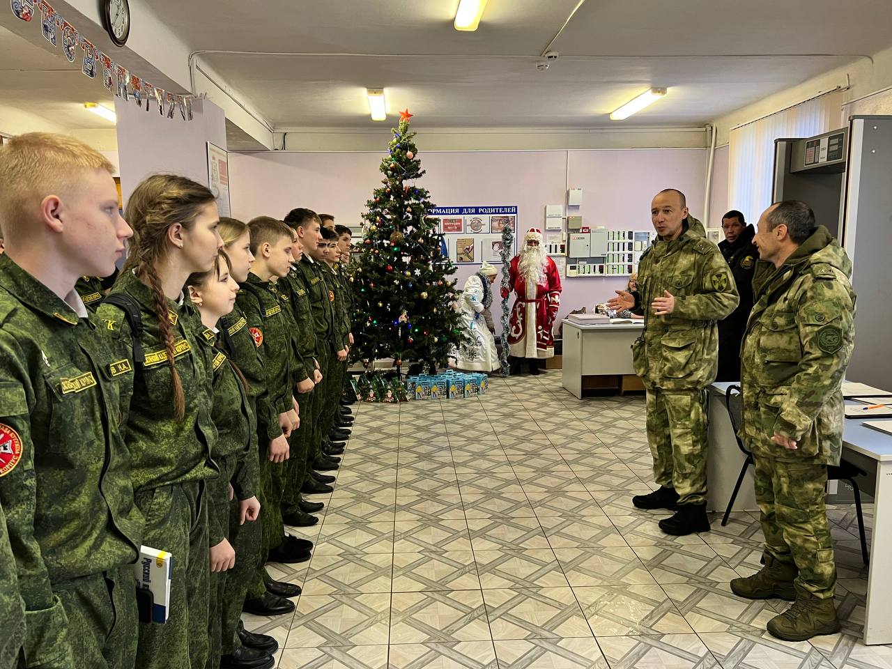В Смоленске росгвардейцы присоединились к Всероссийской акции  «Дед Мороз специального назначения»