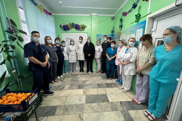 Депутат Смоленской областной Думы организовал праздничный обед для дежурных врачей