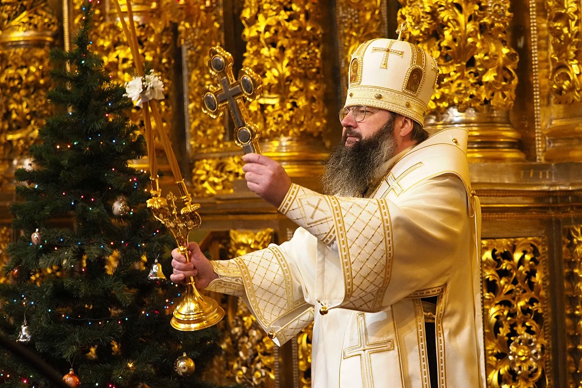 Митрополит Смоленский и Дорогобужский Исидор совершил ночную Литургию в праздник Рождества Христова