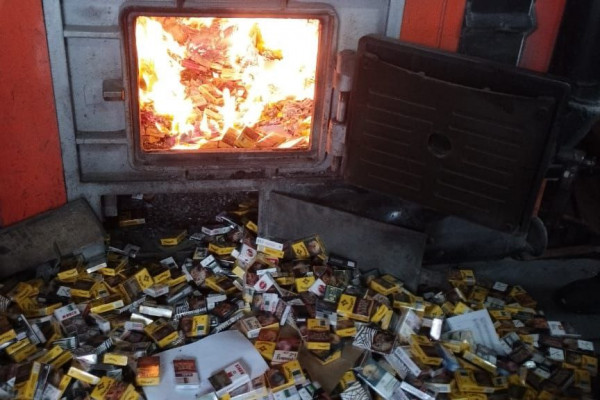 Транспортная полиция Смоленска ликвидировала 6000 пачек нелегальных сигарет
