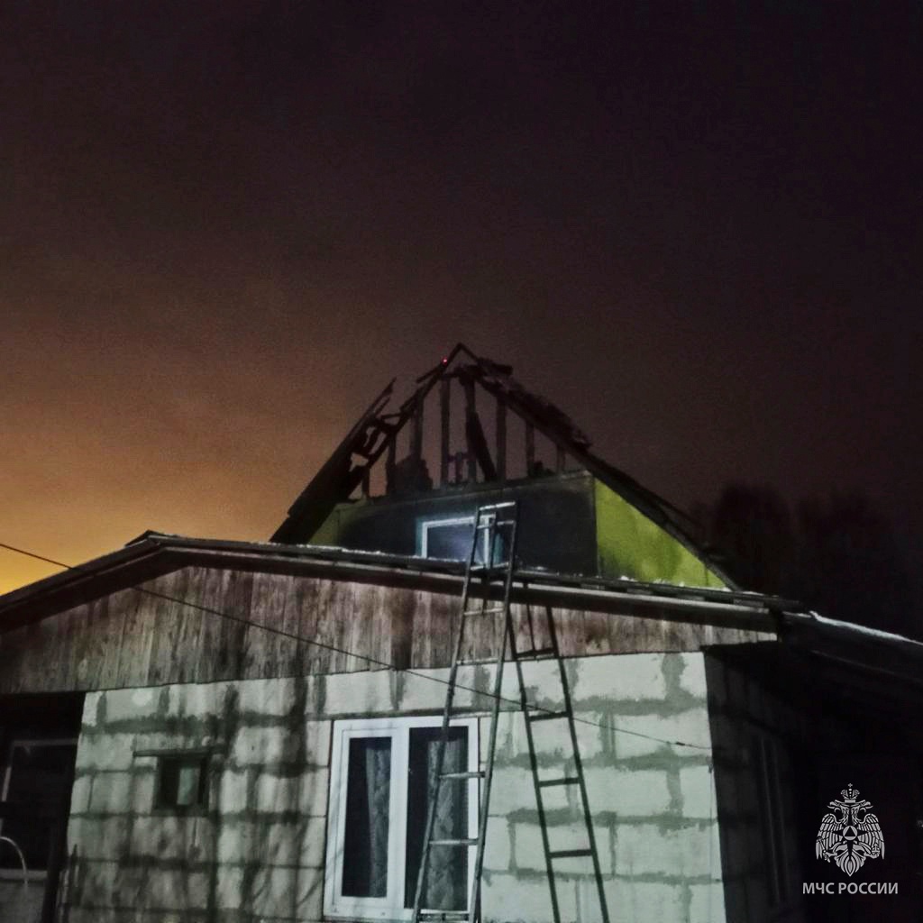 Смоленские огнеборцы спасли дом от полного выгорания в Рославльском районе