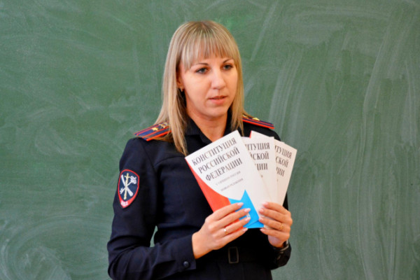 У смоленских старшеклассников проверили знание Конституции РФ