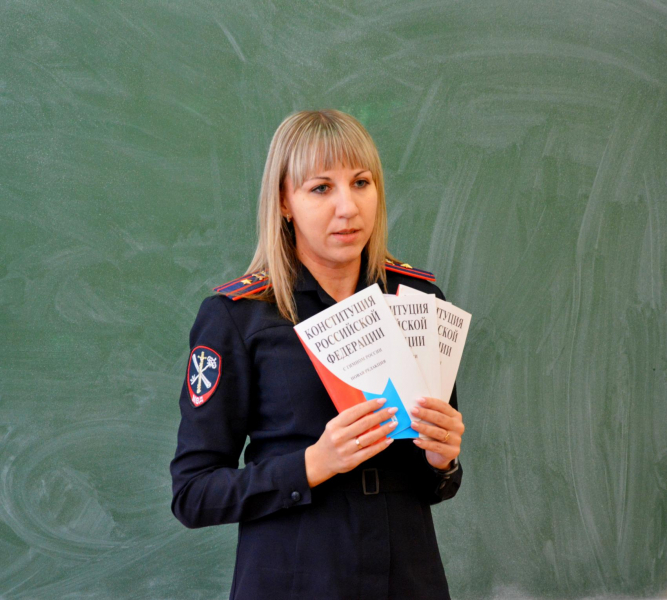 У смоленских старшеклассников проверили знание Конституции РФ