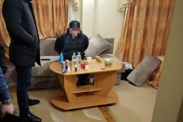 Сотрудники смоленского УФСБ задержали мужчин, фасовавших наркотики в гостиничном номере