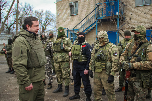 Алексей Островский поздравил смоленских военных с Днем защитника Отечества в зоне СВО