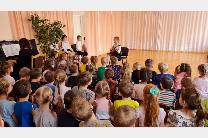 В смоленском детском саду «Колокольчик» прошел патриотический концерт
