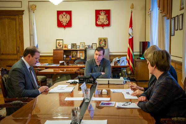 Алексей Островский и Михаил Артеменков обсудили итоги работы СмолГУ в прошлом году и наметили планы дальнейшего взаимодействия