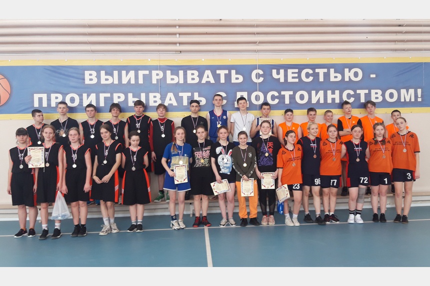 В Смоленске команда средней школы № 19 победила на муниципальном этапе баскетбольного турнира 