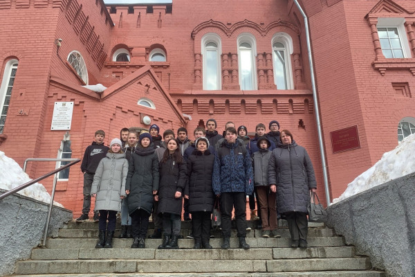 Монастырщинские школьники посетили в Смоленске выставку «Противостояние»