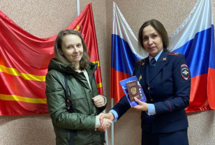 В Смоленске жители из новых регионов России получили российские паспорта