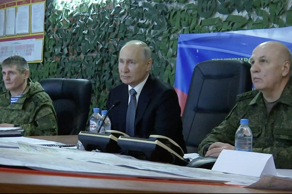 Владимир Путин посетил штаб группировки войск «Днепр» на Херсонском направлении и штаб нацгвардии «Восток» в ЛНР