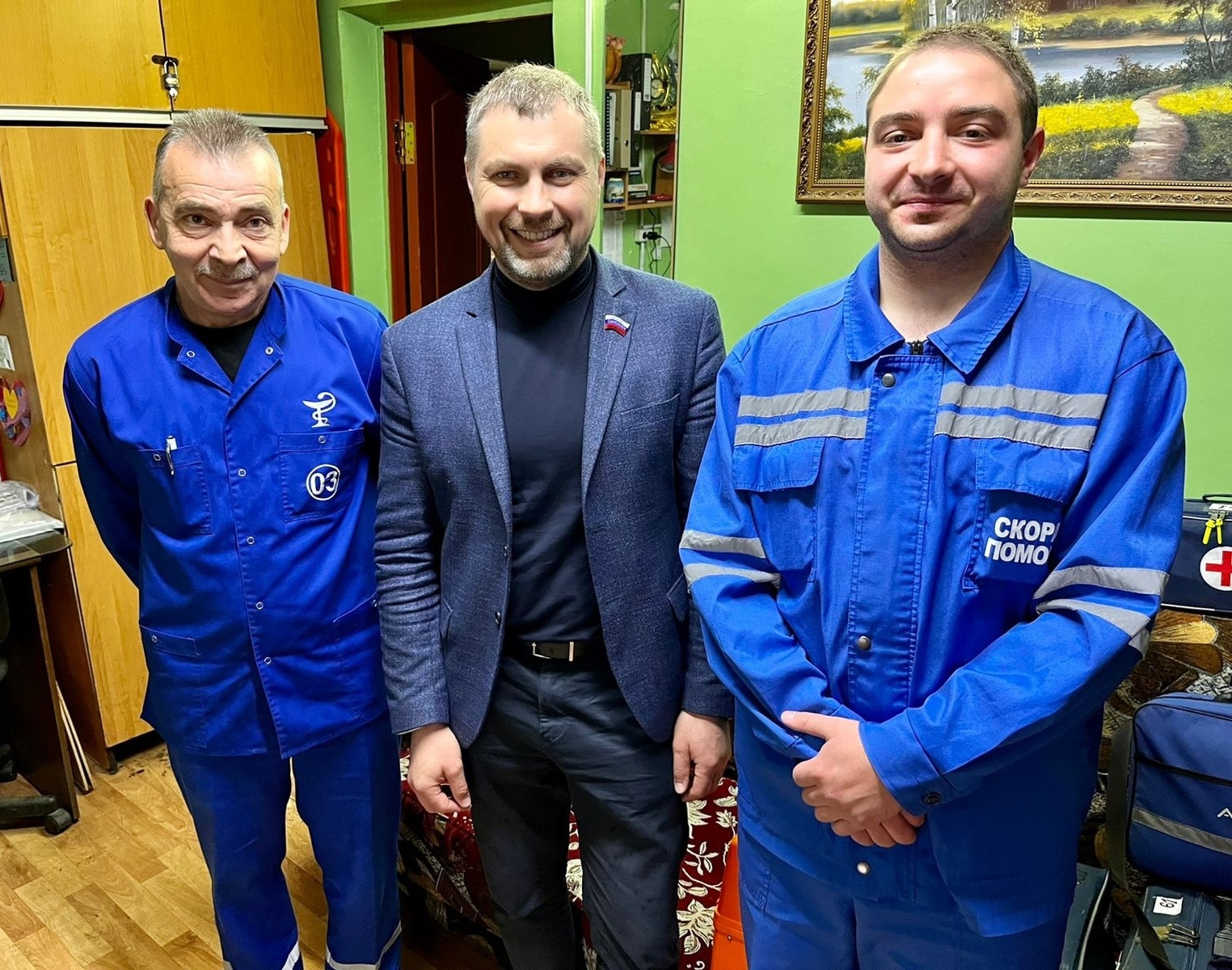 «Единая Россия» в Смоленской области поздравила работников скорой медпомощи
