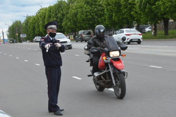 Смоленская Госавтоинспекция призывает мотоциклистов быть внимательными на дорогах