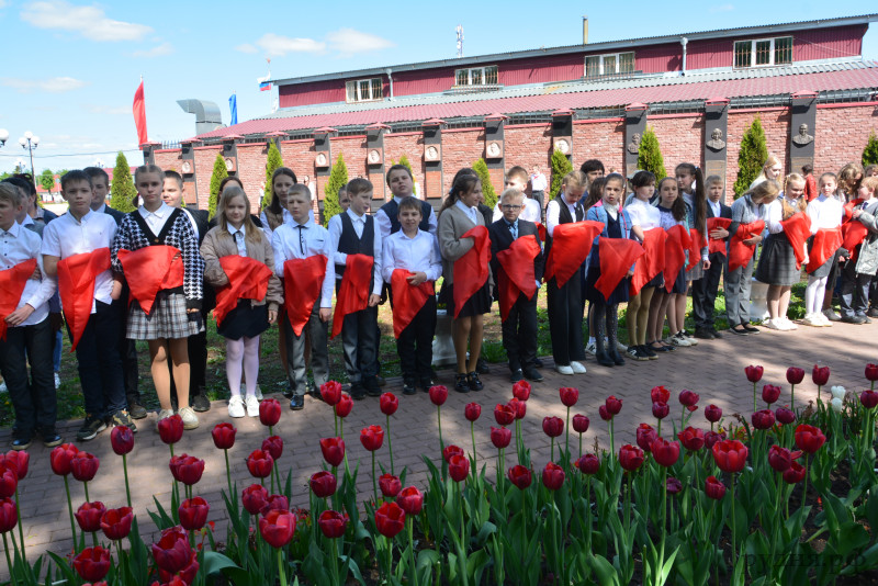 Руднянские школьники вступили в ряды районной пионерской организации имени Михаила Егорова