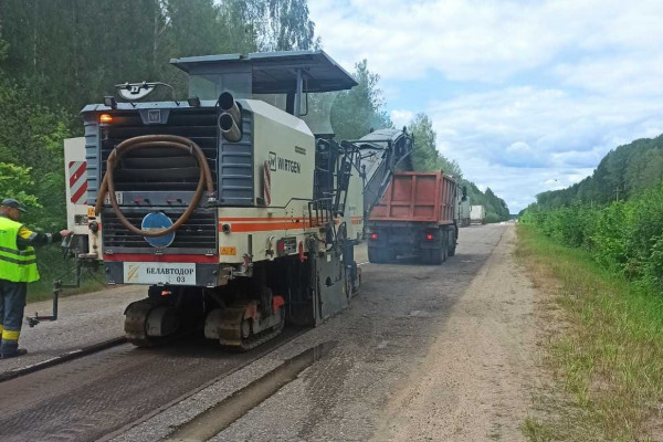 В Смоленской области продолжается ремонт дороги Ольша-Велиж-Усвяты-Невель