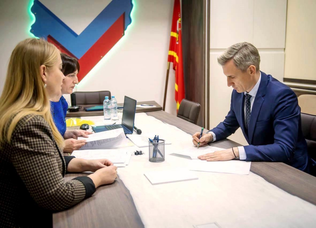 Василий Анохин подал документы на выборы губернатора Смоленской области