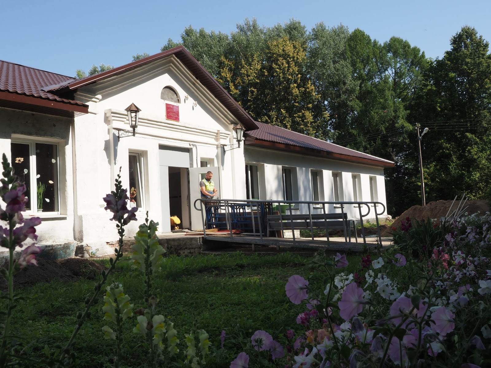 Завод ЭГГЕР продолжает преображать сельскую школу в пригороде Гагарина 