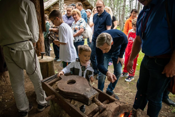 Василий Анохин посетил фестиваль исторической реконструкции «Гнездово-2023»