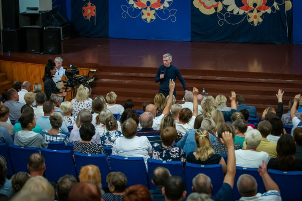 В Велижском районе почти 600 человек приняли участие во встрече с врио Губернатора Смоленской области