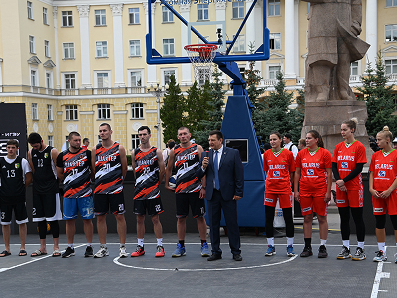 Игорь Ляхов поприветствовал участников Международного фестиваля баскетбола