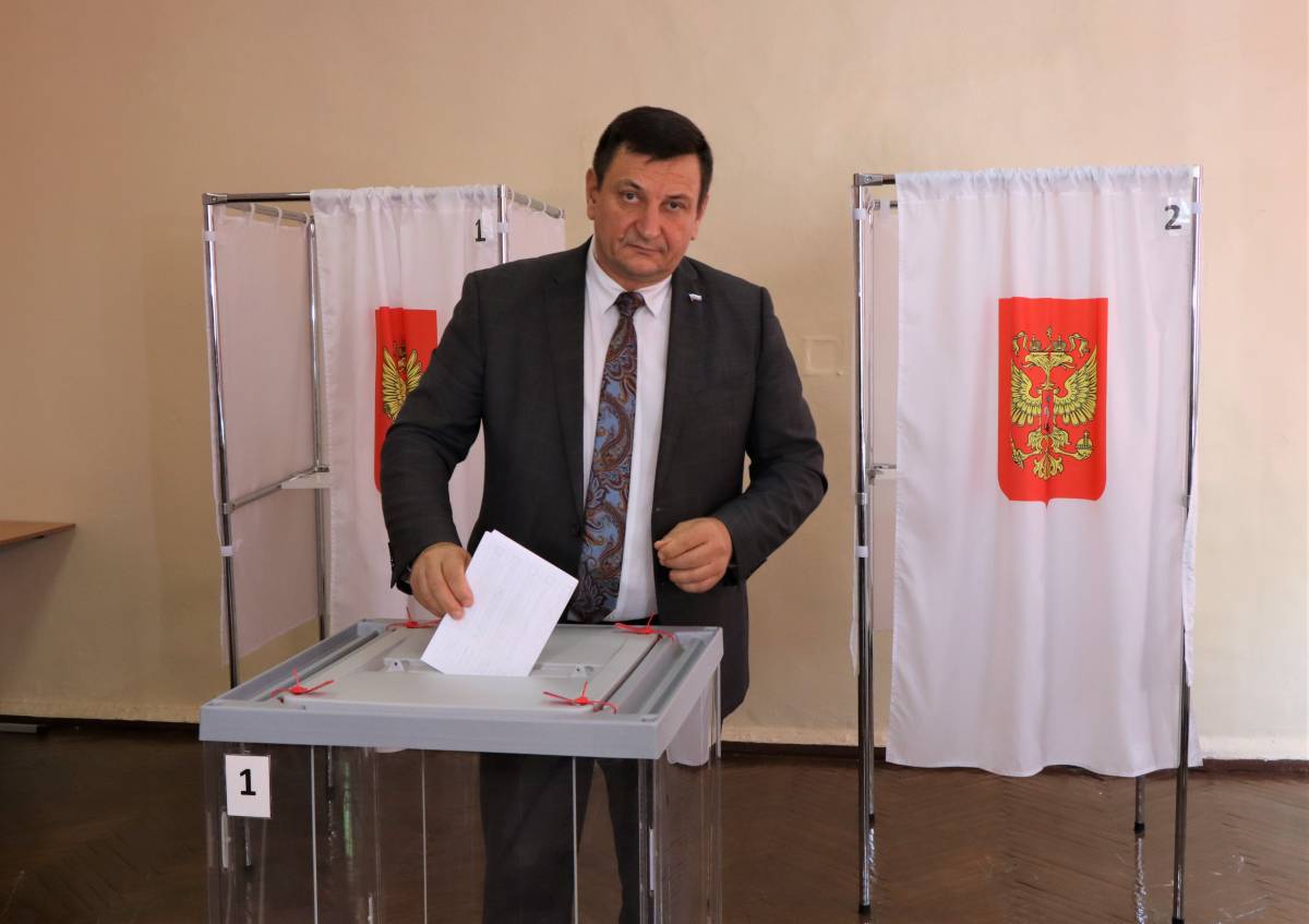 Председатель Смоленской областной Думы Игорь Ляхов сделал свой выбор
