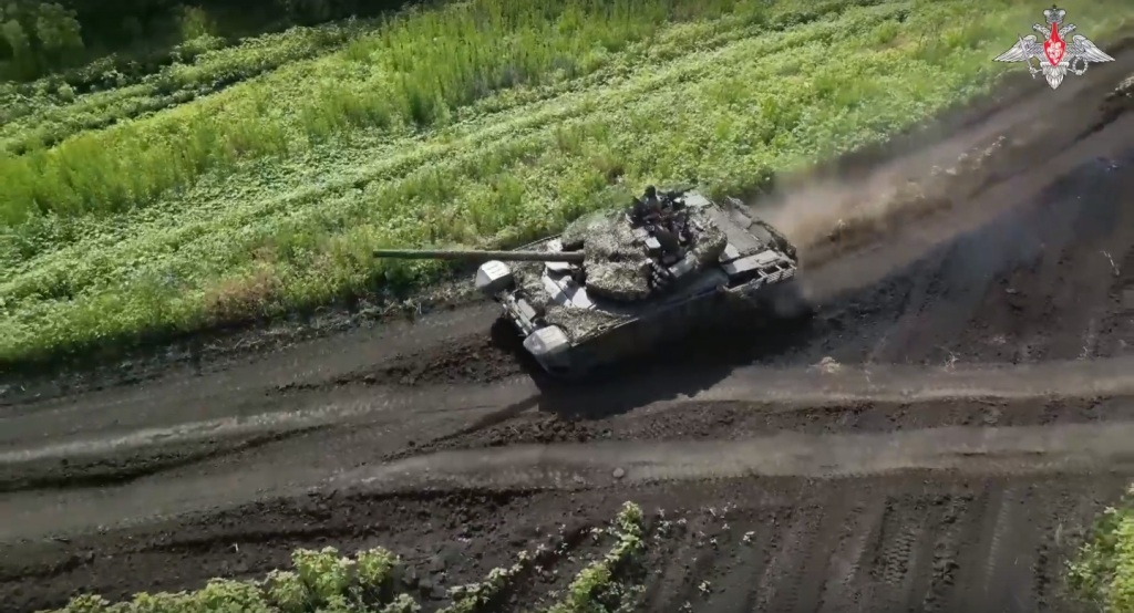 Танковые экипажи группировки войск «Запад» громят противника на Купянском направлении СВО