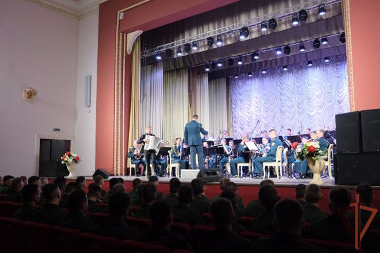 В Смоленске выступил Образцово-показательный оркестр Росгвардии 