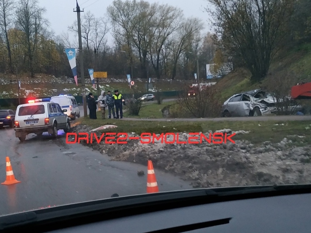 Ранним утром в Смоленске на Рославльском кольце произошла авария