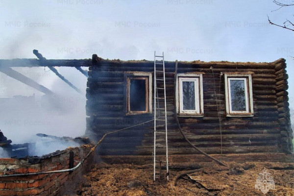 Смоленским пожарным удалось спасти частный жилой дом от уничтожения