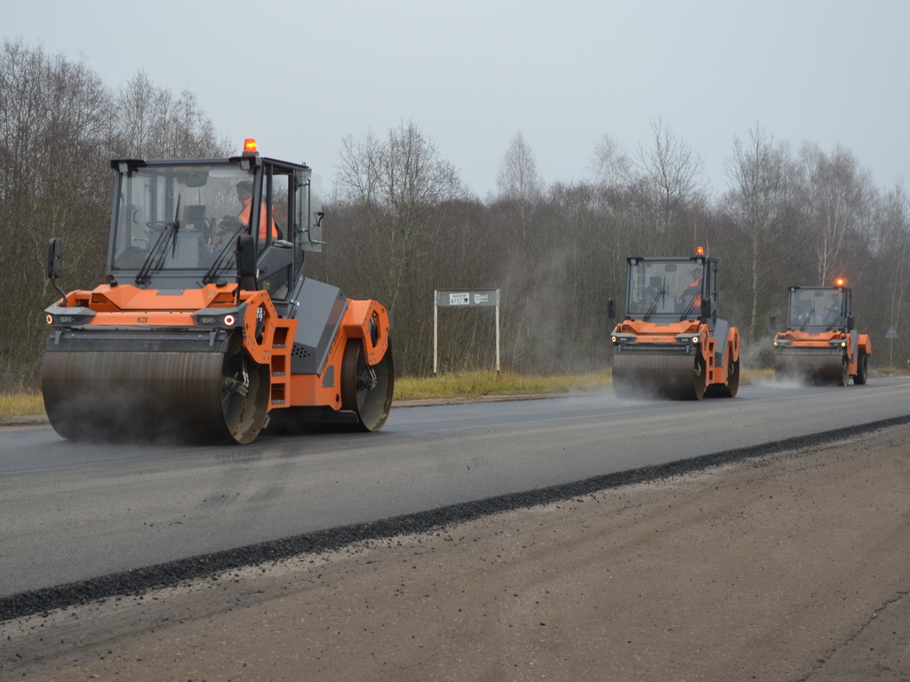 Специалисты «Смоленскавтодор» ремонтируют дорогу Смоленск-Красный