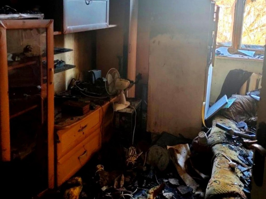 В Смоленске в поселке Красный Бор тушили пожар в пятиэтажном доме