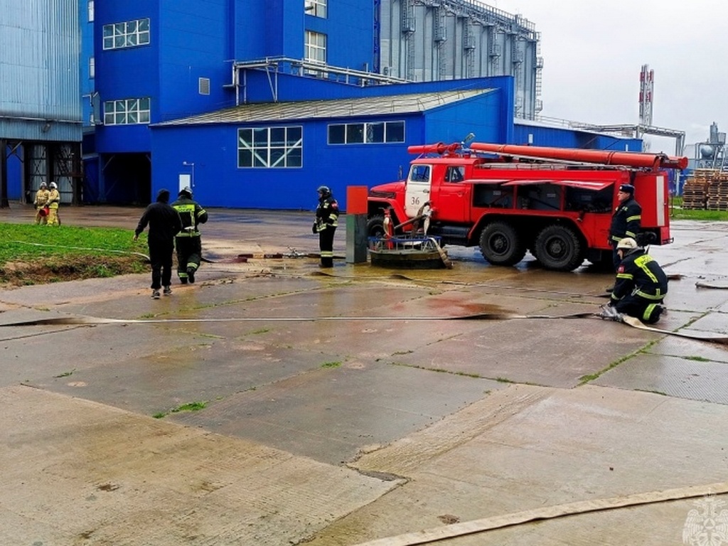 На двух заводах Смоленской области состоялись пожарно-тактические занятия