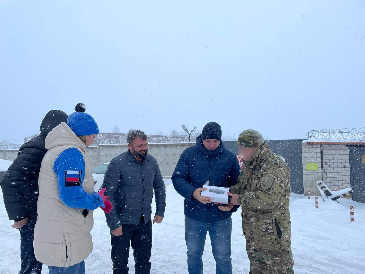 В Смоленске для бойцов в зоне СВО приобрели тепловизионный прицел
